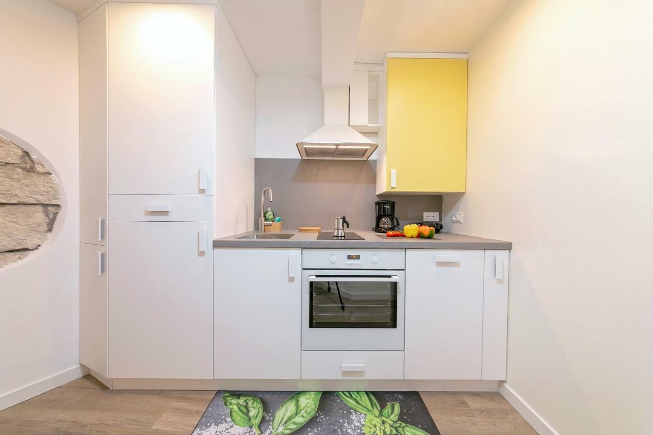 Mariva Downtown Apartment With Free Parking Ровин Екстериор снимка