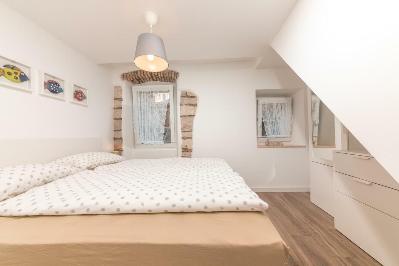 Mariva Downtown Apartment With Free Parking Ровин Екстериор снимка