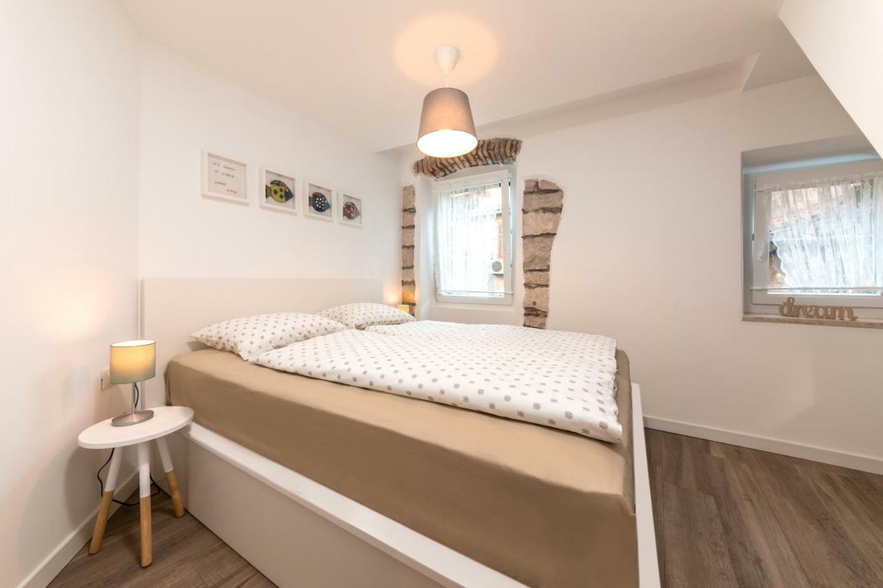 Mariva Downtown Apartment With Free Parking Ровин Екстериор снимка
